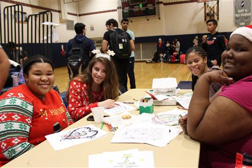 Fun @ the Holiday Happening 2019 Fun @ the Holiday Happening 2019